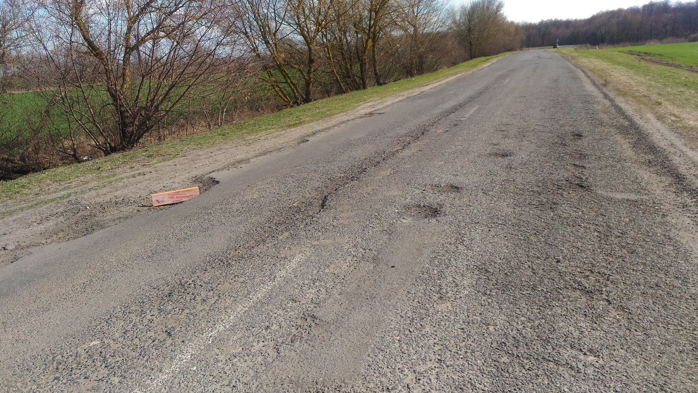 Дорогу в Рыльском районе Курской области отремонтировали после ее размещения на карте убитых дорог