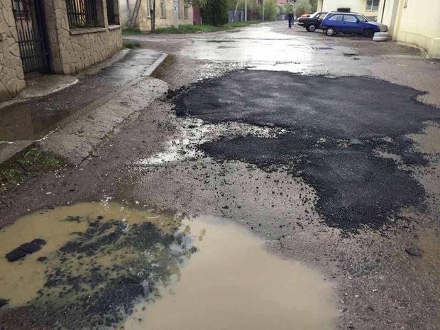 Ямочный ремонт дорог Салехарда вызвал критику активистов Народного фронта