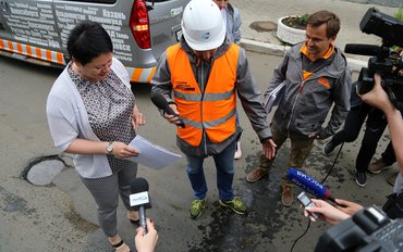 Новых дорог в Оренбурге становится больше, но средств на ямочный ремонт не хватает