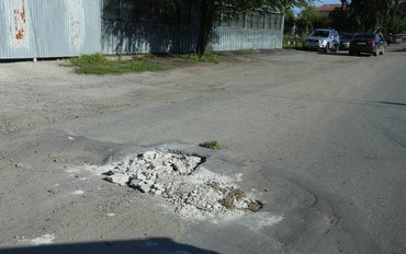 В Шадринске коммунальщики забыли, как восстанавливать дорожное покрытие после раскопок