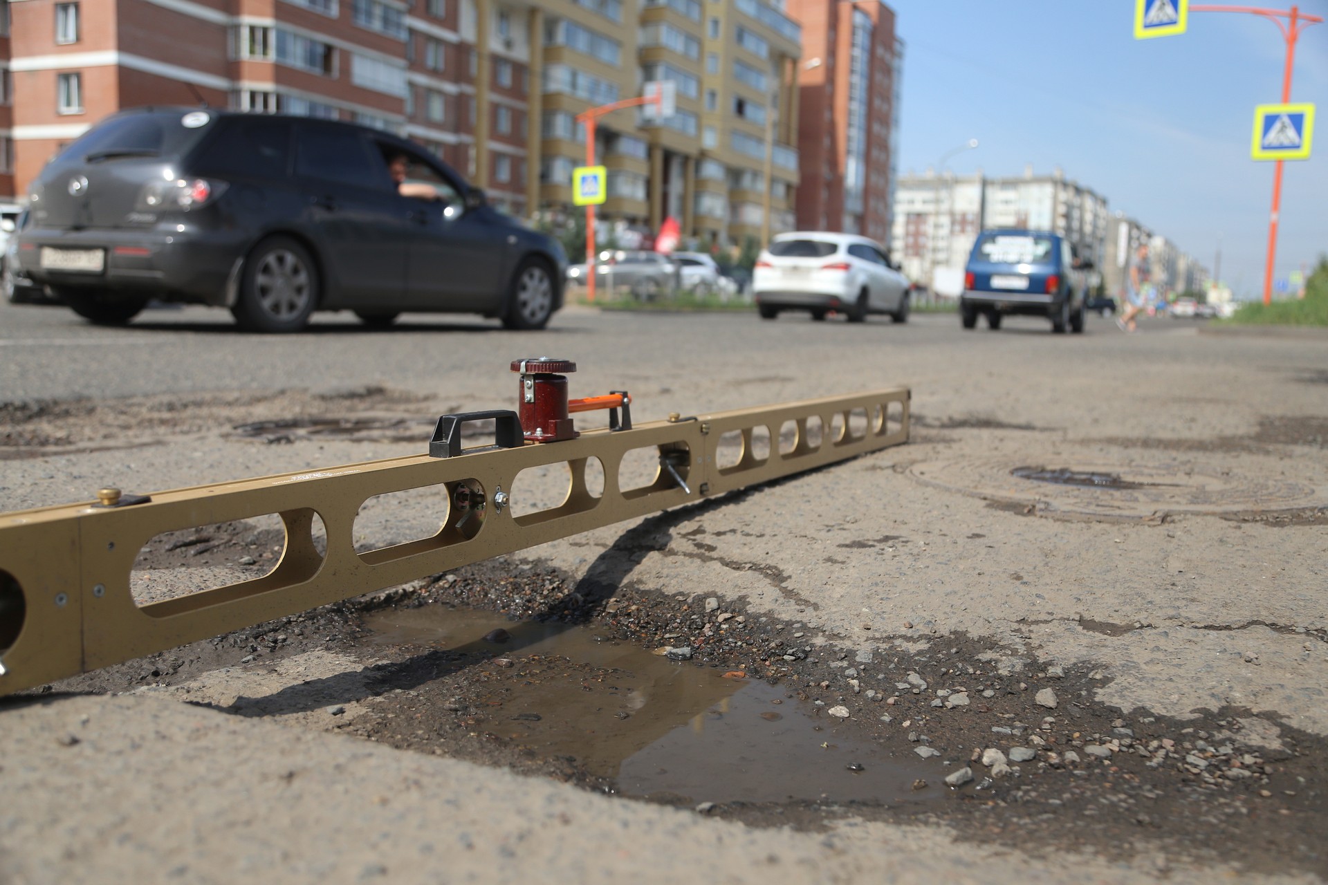 В Красноярске подрядные организации привлекаются к исправлению дорожных дефектов по гарантии