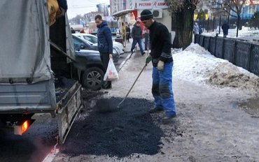 В Воронеже ремонт с нарушениями проводили неизвестные - асфальт демонтируют