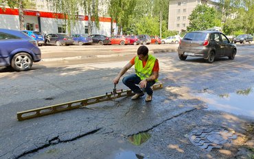 Нет фирмы – нет гарантий: организация, ремонтировавшая дороги в Твери в 2016 году, прекратила свою деятельность