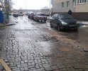 В районе дома № 24 по ул. Космическая в г. Н. Новгороде, на протяжении уже многих лет про дороги вовсе забыли. Ремонт проезжей части выполняется в стиле "тяп-ляп".