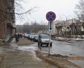 По улице Бабушкина отсутствуют тротуары. Пешеходам невозможно ходить. Может быть, хоть тротуары можно сделать???
