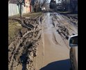 улица Павлова вся просто утопает в грязи, машины цепляют днищем за дорогу, куда только смотрит начальство города, все дороги разбиты!!!
