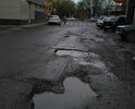 Дорога на отмеченном участке по ул.Тбилисская в аварийном состоянии! На данном участке дороги вместо асфальта одни ямы и выбоины,  которые могут спровоцировать аварийную ситуацию на пути автомобилей.