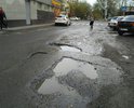 Дорога на отмеченном участке по ул.Тбилисская в аварийном состоянии! На данном участке дороги вместо асфальта одни ямы и выбоины,  которые могут спровоцировать аварийную ситуацию на пути автомобилей.