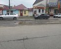 Одна из центральных улиц Владикавказа, по которой проезжает общественный транспорт различных маршрутов, рассыпается на глазах образовываются огромные ямы