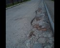 г.Чебоксары, дорога возле домов по ул Анисимова 4,6 разбита. Городские власти не замечают.