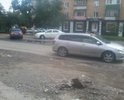 Неудовлетворительное состояние дорожного покрытия дороги на перекрестке улиц Тельмана и Щетинкина.