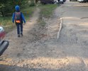 Дорога, по которой дети идут в детский сад и школу. Вся дорога на ямах, размыта. Отсутствует пешеходная дорожка. В приоритете на этой дороге водители (они так считают). В дождливую погоду некуда отойти в сторону, чтобы не быть обрызганным или задетым.