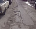 Улица Лазаревская, наверное, никогда не видела ремонта. Сплошные ямы. Требуется положить новое дорожное полотно!