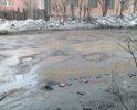 Участок дороги на углу улицы Красноказачья 119, напротив первого подъезда в ужасном состоянии.