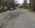 По адресу ул. Пугачева, дорога находится в крайне плачевном состоянии, дорожное полотно и асфальт изношено, присутствуют множество ям. Во время дождей, дорога затапливается.