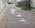 Переулок Малый, проезд между 32 и 34 домом по улице Острогожская. В 2018 году обращались в районную администрацию. Обещали отремонтировать, но увы. Состояние дороги ужасное.