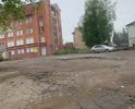 Автомобильная дорога по улице Покровского необходимо капитально отремонтировать. Дорожная одежда находится в неудовлетворительном состоянии.