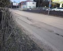 Дорожное полотно (спуск с ул. Балаклавской) требует восстановления, одна из полос не пригодна для движения транспорта.