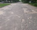 Пешеходная дорога не ремонтировплась более 30 лет. Рядом школа больница и остановка, плюс администрация фрунзенского района.в этом году обещали ремонт но починили лишь 400 метров у парка