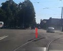 на небольшом отрезке дороги между трамвайными путями, располагающимися на повороте с улицы Чапаева на улицу Камалова, наблюдается локальный дефект. Отрезок недавно был "отремонтирован", но некачественное исполнение привело к размыванию латки.