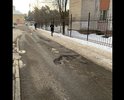 Проезд вдоль общежития на Маршала Конева 14 уже 3 года находится в ужасном состоянии, проезжающие мимо автомобили дребезжат по ямам и шумят по ночам