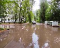 В Заволжском районе г.Твери дорога по Банному переулку сильно разбита, сильная колейность, а также не работает ливневая канализация, поэтому после дождя часть улицы затапливает на 30-50 сантиметров.