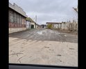 На улице Фабричная от улицы Дагестанской полностью отсутствует асфальт. Дорога грунтовая. И это всего в квартале от одной из центральных улиц города.