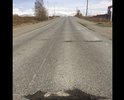 Дорога от путепровода до улицы Жемчужной, по всей протяженности, в аварийном состоянии.