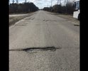 Дорога от путепровода до улицы Жемчужной, по всей протяженности, в аварийном состоянии.