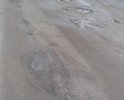 Разбитый участок дороги по улице Ленинградской, давно требует ремонта, сплошные ямы.