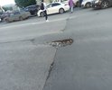 на пешеходном переходе проспекта Кирова (около перекрёстка с ул. Молодежная) тут убитый участок дороги, но яма острее всего!