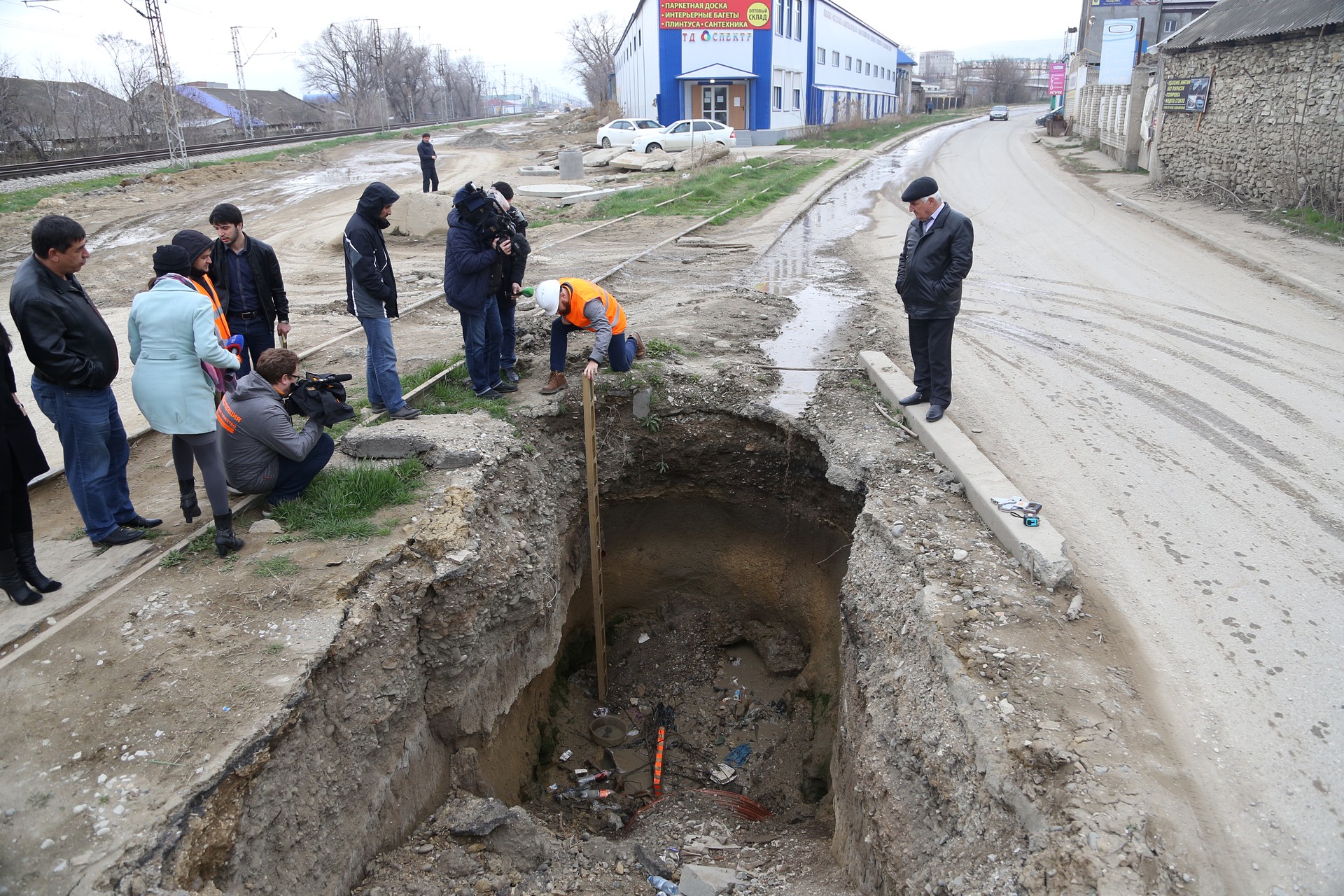 В Махачкале обнаружена, наверное, самая большая яма в России
