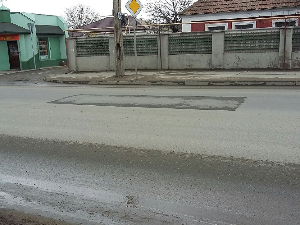 После рейда активистов ОНФ в Симферополе проводят ремонт дорог