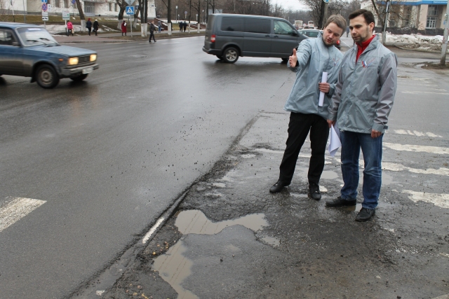 Рейд по дорогам Вологды провели активисты проекта «Дорожная инспекция ОНФ»