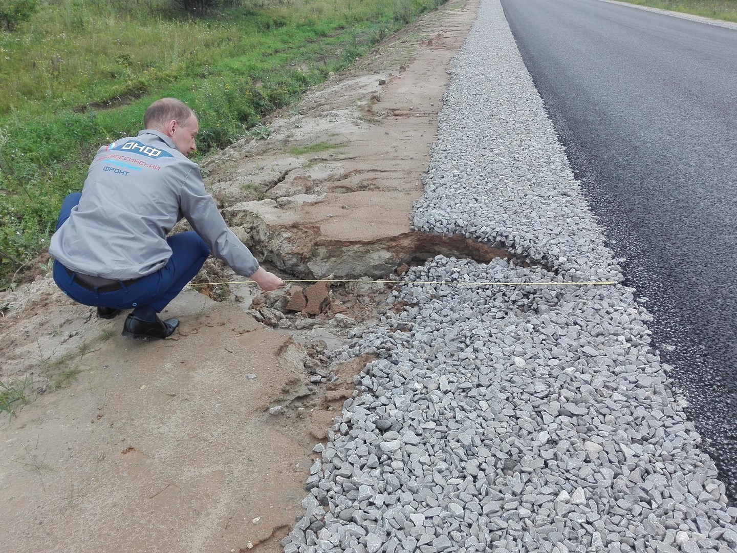 Калужские активисты ОНФ удивлены качеством ремонта дороги за 186 миллионов рублей в Жиздринском районе