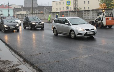 Активисты ОНФ проинспектировали дороги в Пскове, внесенные в план ремонта на текущий год