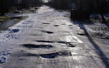 Активисты ОНФ в Калининградской области проверили состояние дороги в Славском районе, которую должны отремонтировать по суду