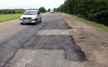 Активисты ОНФ зафиксировали ямы и трещины на региональных дорогах, отремонтированных в прошлом году