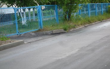 После вмешательства калужских активистов ОНФ в Сосенском отремонтирована дорога около школы и детского сада