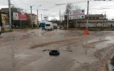 В Севастополе общественники передали дорожникам список аварийных участков, требующих неотложного ремонта