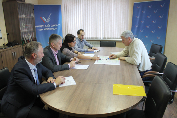 В Смоленске обсудили вопросы реализации проекта «Безопасные и качественные автомобильные дороги» в регионе