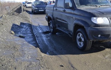 Разбитый участок дороги у Бригадирского моста в Пензе требует срочного ремонта