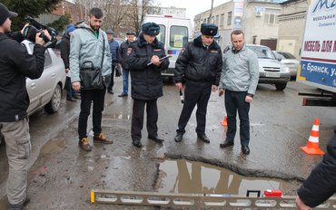 Дорожники в Брянске обещают устранить все нарушения, выявленные в ходе рейда общественников