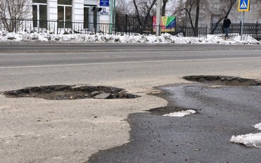 К 45 убитым дорогам в Чите добавилось ещё три участка, требующих ремонта