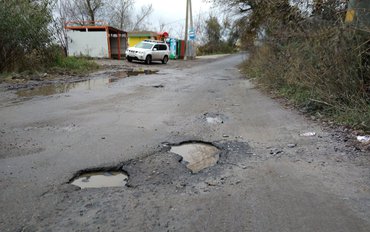 Активисты ОНФ добились обещания властей капитально отремонтировать дорогу на улице Индустриальной в Белгороде
