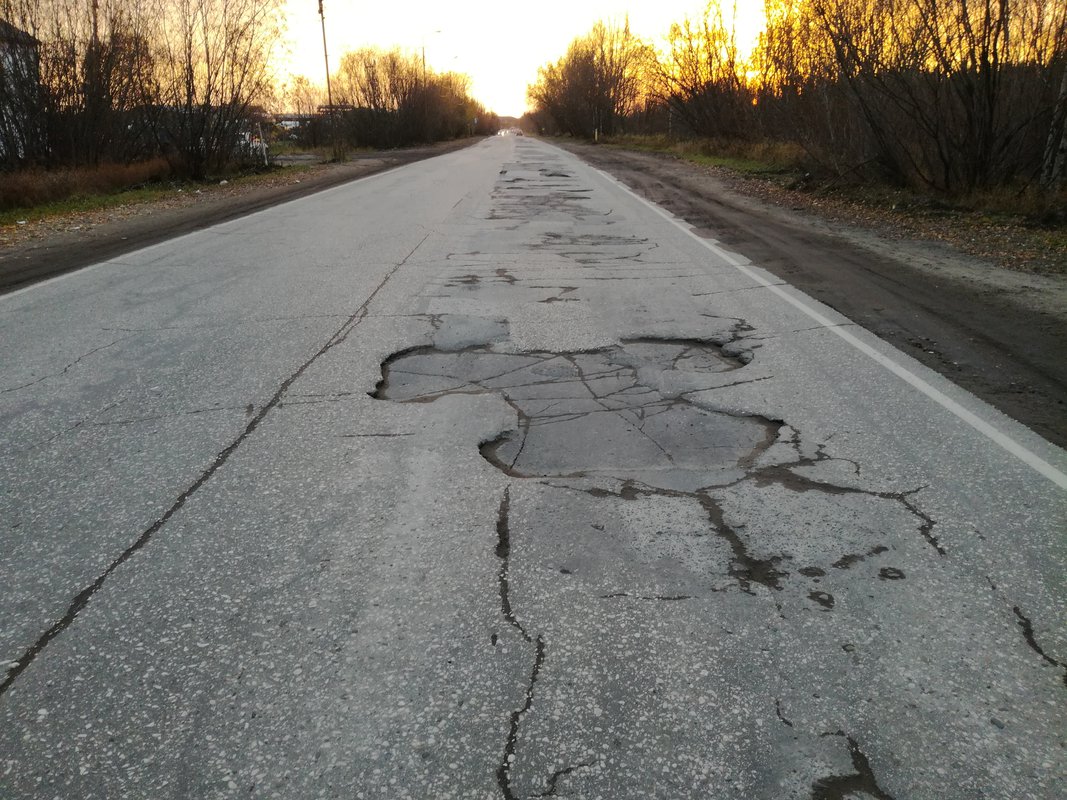 Забрала дорога. Разрушенная дорога. Уничтоженный асфальт. Разваленные дороги. Разрушение автодорог.