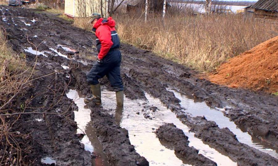 Село проедет. Плохая дорога в деревне. Грязная дорога в деревне. Ужасные дороги в деревне. Плохие дороги грязные.