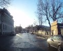 Центр исторического города в ужасном состоянии, дорога разбита на ул. Советской