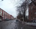 На ул. Белинского находится крупный строительный магазин, но до него практически невозможно доехать, можно пробить колеса