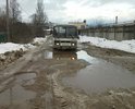 Вот так улица в частном секторе города выглядит весной, а летом превращается в "пылевую" из за щебенки, которой посыпана. Жителям домов приходится каждый раз мыть машины, что бы хоть что то было видно при езде. что уж говорить про пыль в домах и на растениях. По улице постоянно ездят автобусы с автоколонны 1790, расположенной рядом, а так же транспорт (такси, трактора, фуры и тд) из сдаваемых в наем зданий бывшей сельхозтезники - в большинстве. 
Местные власти в прошлом году направили запрос в автоколонну, та обещала насыпать новый слой щебня,чего не сделала.
Хоть меньше пыли было...
Раз уж пользуются расположенные рядом организации этой дорогой, привели бы ее в порядок, так что бы всем удобно было